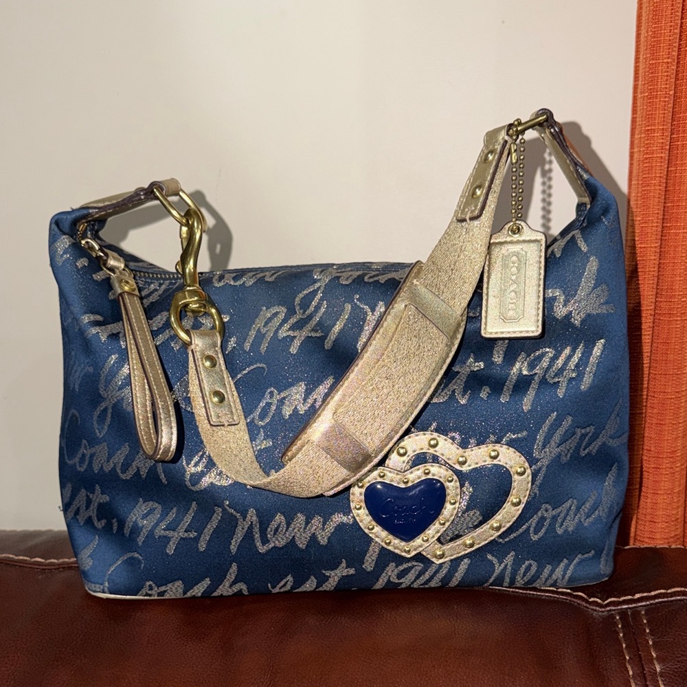 ‼️Vintage Coach Blue Poppy Signature Heart Detail Shoulder Bag